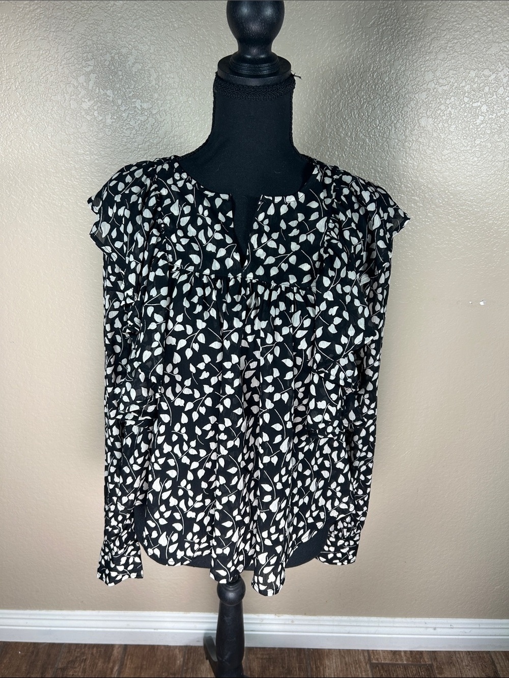 GAP Black & White Floral Print Ruffle Long Sleeve Blouse | Medium